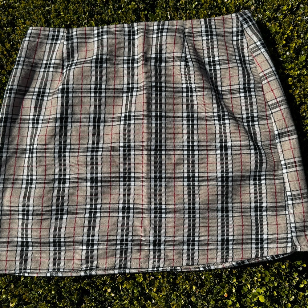 Cute little mini skirt!It’s super light fabric perfect for summer time